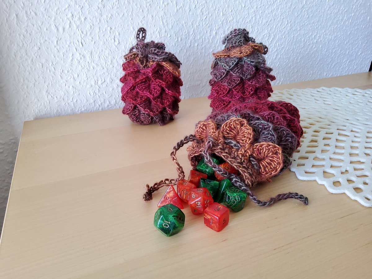 Selana1505's tweet photo. Dragon egg dice bags in warm autumn colours, perfect for any #TTRPG players - and everyone else who wants to store small items.
https://t.co/5yp3n0ZmAI

Other colours available and I'm happy to take commissions

#DiceBag #Crochet #Handmade #ElevensesHour #CraftBizParty #RPG https://t.co/2182xGa1hC