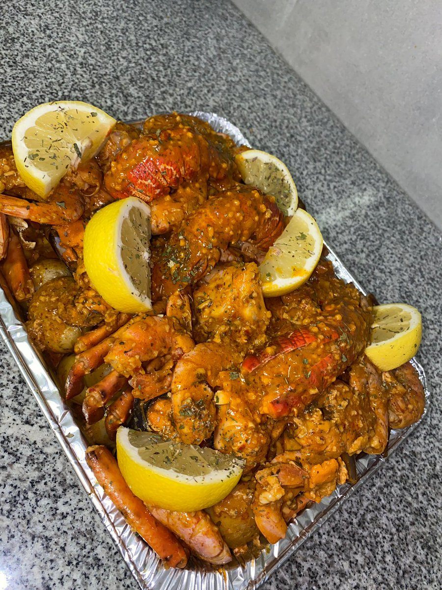 It’s the weekend!
How about some lobster tails🦞 crab legs🦀 and 24 prawns 🦐 ?!

Have a delicious weekend 😍😁!!