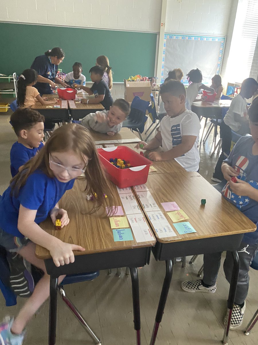 Christina Davis tweet media