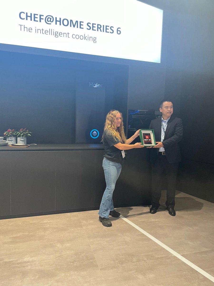 haier_uk's tweet photo. Our Chef@Home Series 6 oven has won a T3 Best of IFA 2022 award! Pictured are the Haier European Product Team @HaierEurope accepting the award from @T3dotcom
Come visit our stand at Hall 3.1 to see this amazing appliance. #ifa2022 #HaierUKIFA2022 #bestofifa #smarthome https://t.co/jAbbcO1ueE