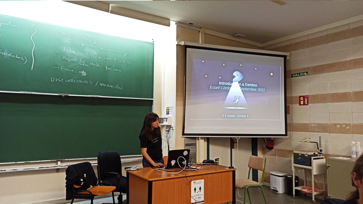 econf8's tweet photo. Charla de iniciación a Gentoo de @almu_hs https://t.co/QxlPToCWjC