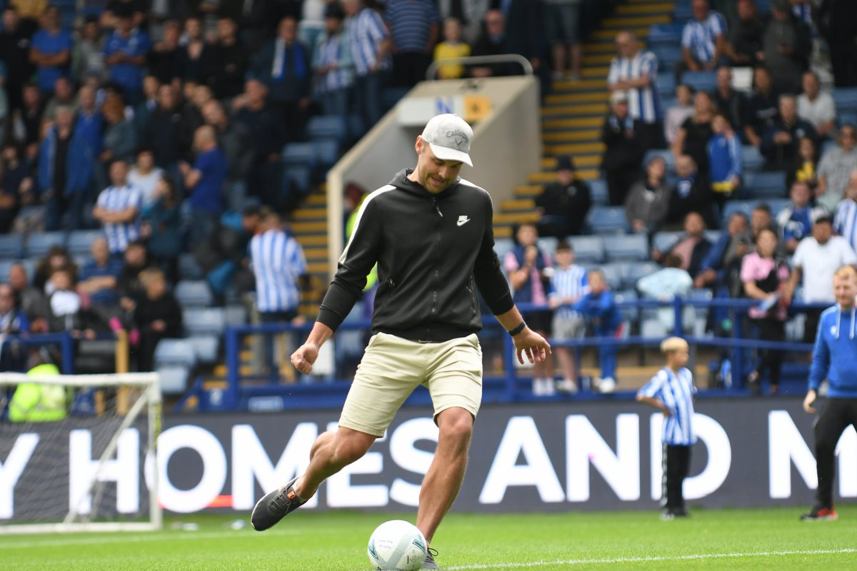 swfc's tweet image. It’s time to pick this week’s half time challenge participants! 🦉

Each home game, two supporters will play for the chance to win a £50 Host &amp;amp; Stay voucher! 🙌

To take part, RT, follow @HostandStay and reply to this tweet with #hostandstay (18+ only)

Good luck! 🔵⚪️ #swfc