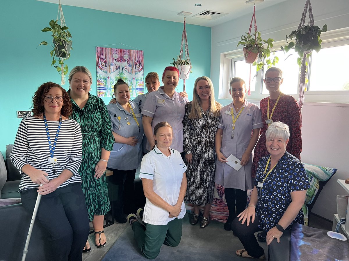 Yesterday we surprised two of our favs celebrating 20 and 5 years service. Andy Brighouse loves his role as catering assistant and is happiest when he’s in the ward with patient’s. Melisa Pittard is an amazing nurse who has spent 5 years fundraising for the charity. 💛🥳💛