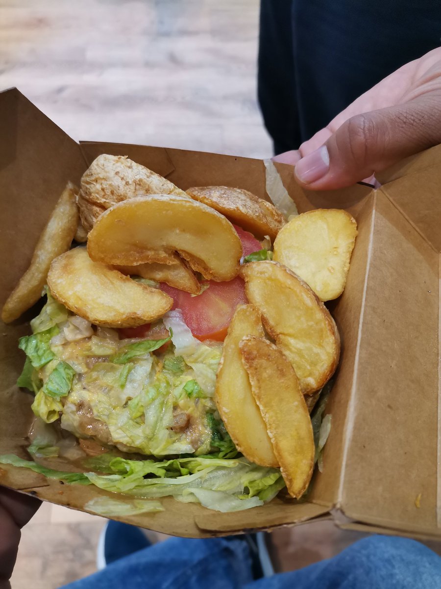 Dlukulaa's tweet photo. @NandosSA This is supposed to be Vegie Burger but there are no buns, the chicken is raw. This is the worst order from Bernmore Gardens in Sandton. Been calling the place and nobody is willing to service me again.

#goodmythicalevening #Kwesta https://t.co/zF70N57wbl