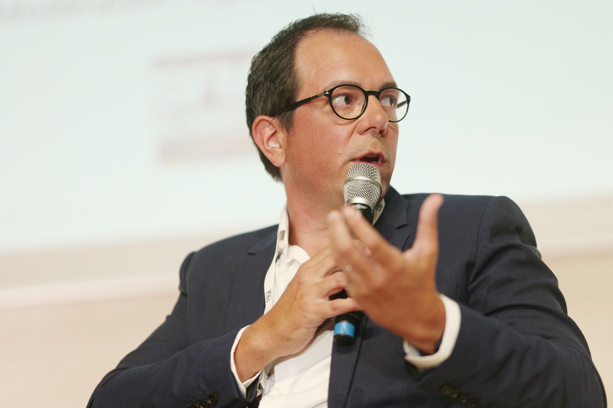 « En tant que #banque, on met en place des financements à impact : plus l’entreprise est vertueuse, moins le taux d’intérêt est important. Il y a un vrai dialogue engagé avec les #entreprises, nous sommes dans un schéma de transition » Jérôme Grenthe <a href="/cmarkea/">Crédit Mutuel Arkéa</a> #ForumGiverny