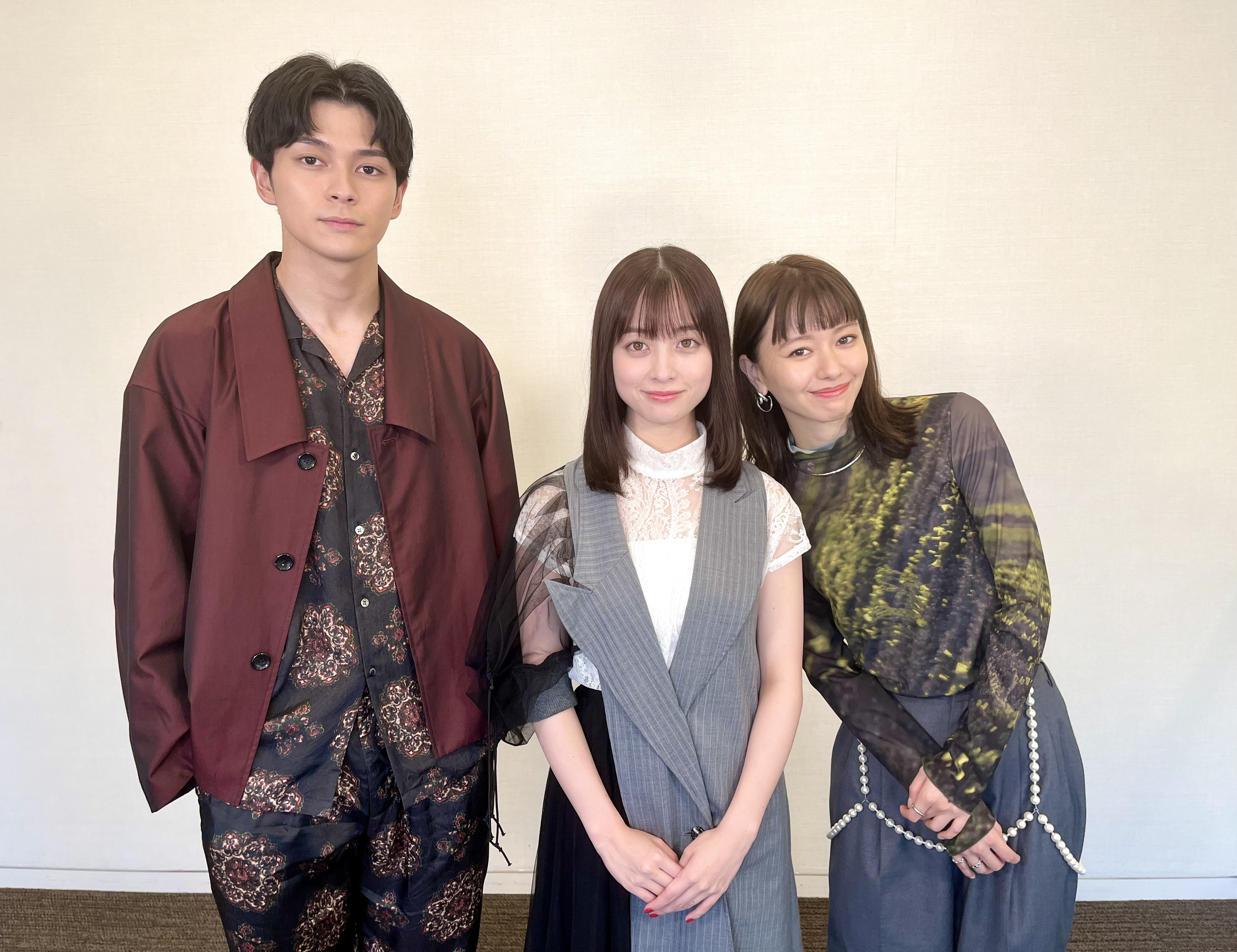 カラダ探し　橋本環奈　眞栄田郷敦　山本舞香 山本舞香、橋本環奈＆眞栄田郷敦らとの制服姿のオフショットに