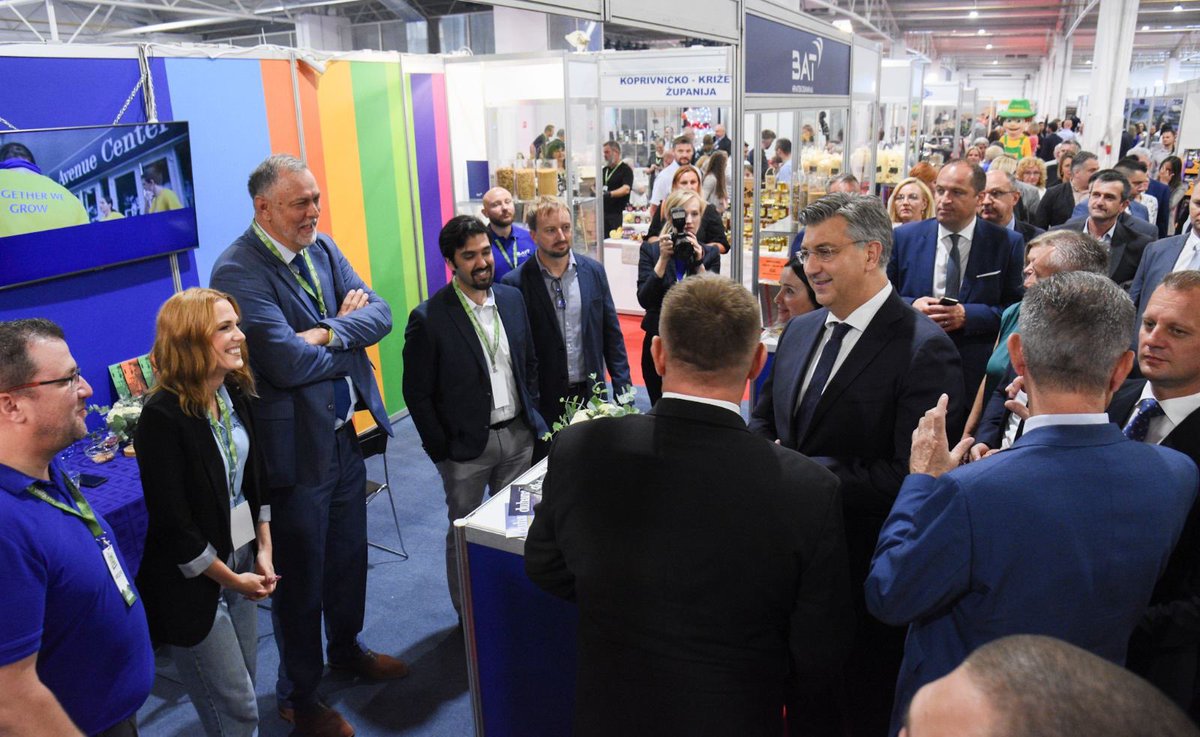 AndrejPlenkovic's tweet photo. Svim gospodarstvenicima, obrtnicima i poljoprivrednicima želim uspješan 25. Međunarodni sajam VIROEXPO u Virovitici! @VladaRH će i u ovoj krizi zaštititi egzistenciju hrvatskih obitelji i stati uz hrvatsko gospodarstvo. https://t.co/kELPTRbKV4