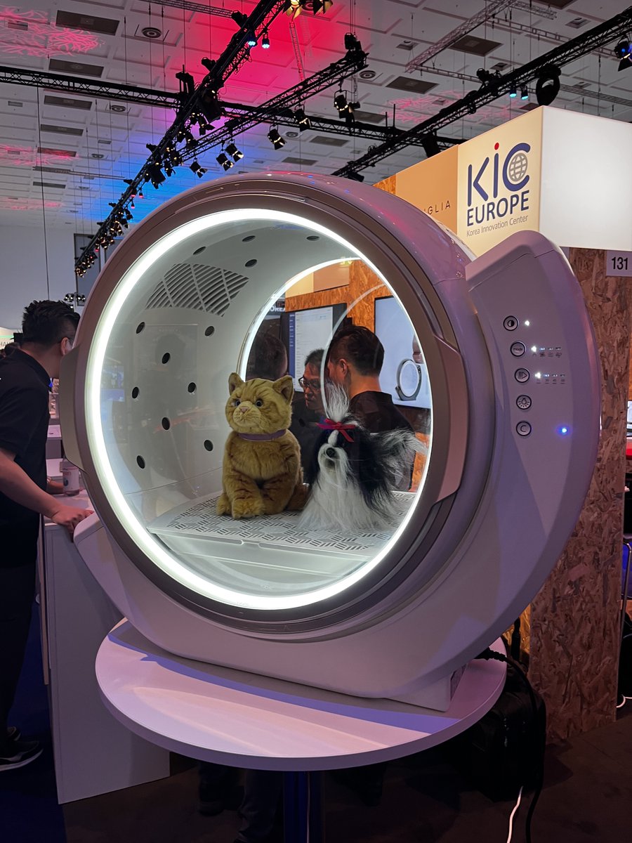 Desktop dishwashers, induction glass warmers, pet dryers, water mineral additive devices, haptic feedback dials, robotic air purifiers, launch platforms and more. And that is just our first hall! #IFA2022 #tech