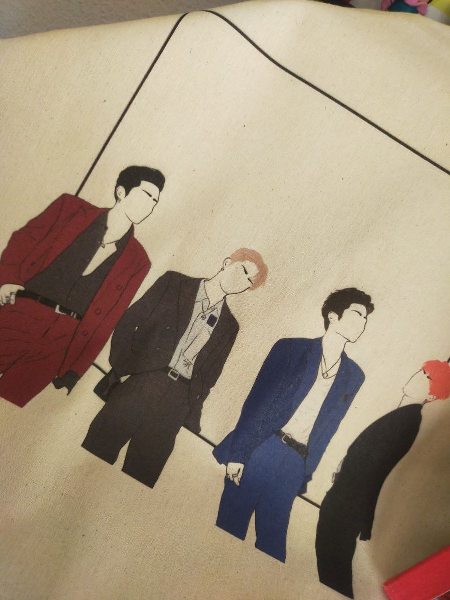 XanDiseinu's tweet photo. 🌹The Rose - RED Totebag🌹

Couldn't help myself and got this design printed to take with me everywhere.

🛍️ DM if you also want one 😉

#TheRose #더로즈 #TheRoseRed
#Woosung #Hajoon #Dojoon #Jaehyeong
@TheRose_0803 
#fanart #kpop https://t.co/os3KsXymGY