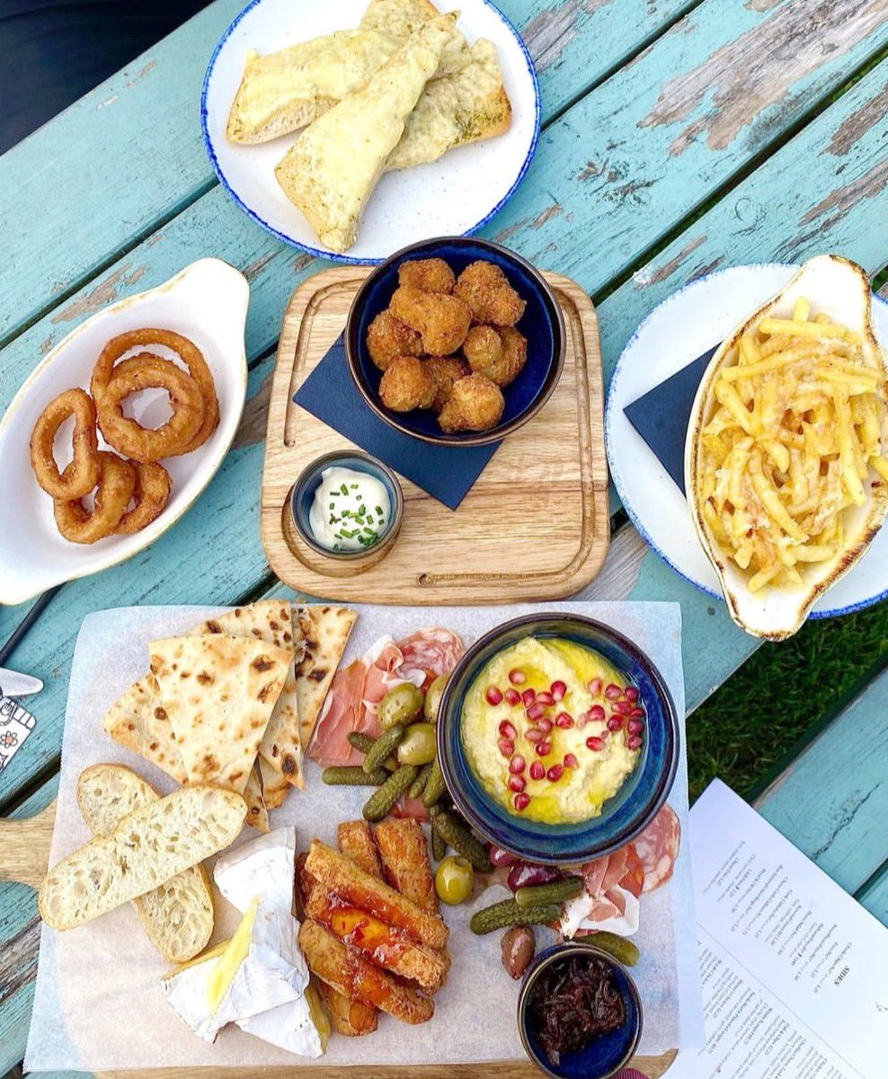 SHARING IS CARING! 

Lunch with friends at the Ty Mawr!🍴 

Start with our delicious antipasti board &amp; range of amazing starters….🫒🧀

Whoever thought antipasti was a good idea, please remind us to thank them later!! ❤️ #FridayVibes