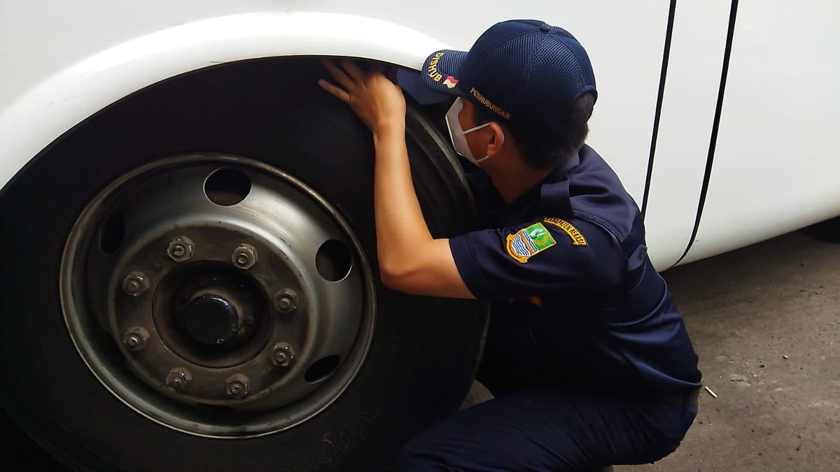 liputan4com's tweet photo. https://t.co/idOjClgnWd: Pengendalian dan Pengawasan Angkutan Umum, Terminal Cikarang Giatkan Ramp Check Pemeriksaan kelaikan Kendaraan Yang Beroperasi - https://t.co/PIXaE9Nnuk https://t.co/iHf2j6YuH8