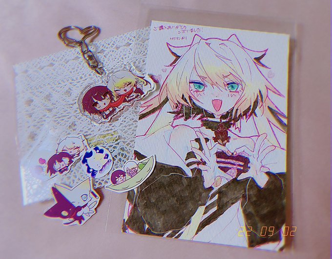 トオジさん()のえだまめアクキー届きました～!えだまめみたいにちっちゃくて愛しいですおまけのイラストとシールもかわいい…(イラスト手描きなの素敵すぎませんか??)ありがとうございました 