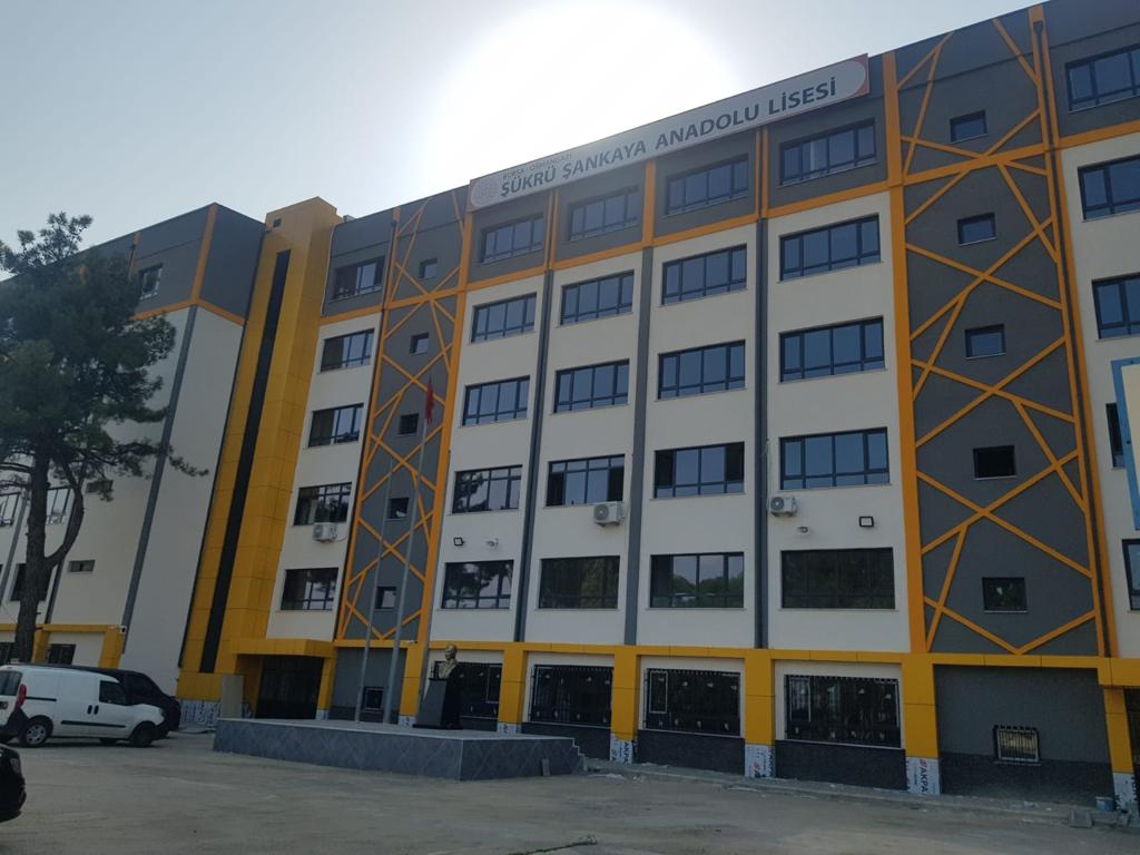 Güçlendirmesi biten Şükrü Şankaya Anadolu Lisesi Eğitime hazır, yeni hali çok havalı... Hayırlı olsun.<a href="/YakupCanbolat/">Yakup CANBOLAT</a> @serkangur_bursa <a href="/GurhanCokgezer/">Gürhan Çokgezer</a> <a href="/arslanhamit3/">arslanhamit</a>