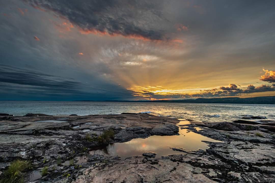 NorthrnLati2des's tweet photo. Sunset - Neys Provincial Park. From this summers adventure. #sunset #lake #explore #TravelswithBill https://t.co/rw1yriEEiI