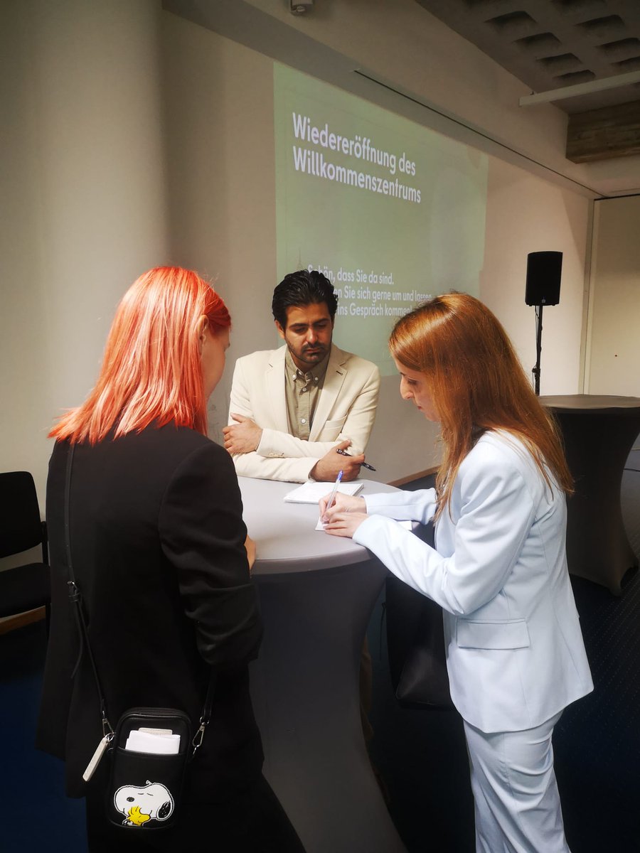 berlin_neu's tweet photo. Die Neueröffnung des Willkommenszentrum #Berlin ist eine gute Gelegenheit, um dieses wichtige Beratungsangebot bekannter zu machen. Wir haben mit @katjakipping &amp; @IntMigBerlin über die Bedeutung dieser Beratungsstelle für Neuberliner*innen gesprochen. #Migration https://t.co/MbbOi90VT9