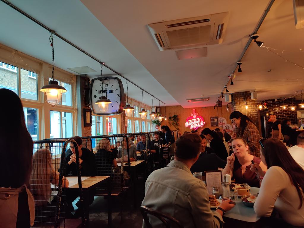 theocinosh's tweet photo. I did it again #london #breakfastclub https://t.co/5Y3GAOYpQO