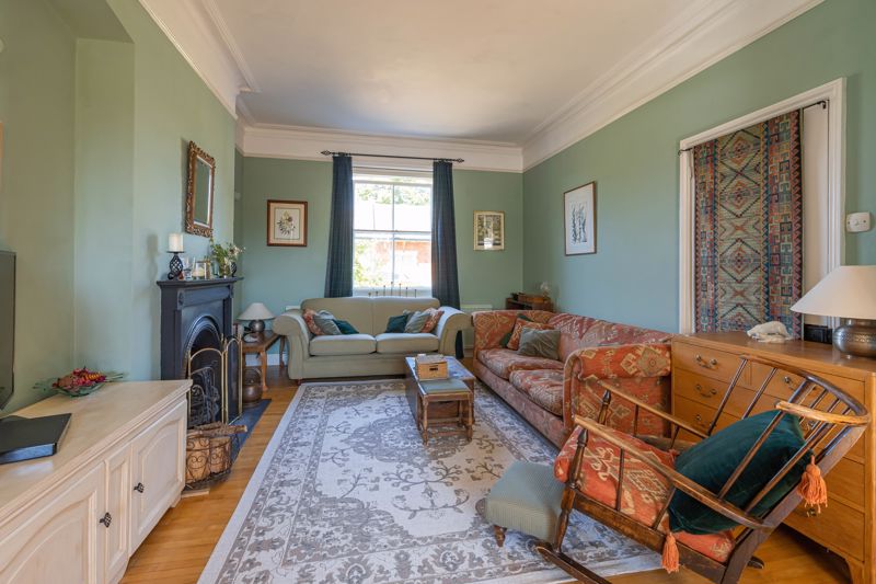 TMSalesLettings's tweet photo. CULHAM, ABINGDON, OXFORDSHIRE

Beautiful and traditional family home steeped in history. Located on 1/4 acre plot, with 4 bedrooms, 3 reception rooms. Double garage, mature rear garden. Find out more: https://t.co/wN9C45tWBX

#OxfordshireRealEstate #Culham #TraditionalHome https://t.co/UScnp4Vc4L