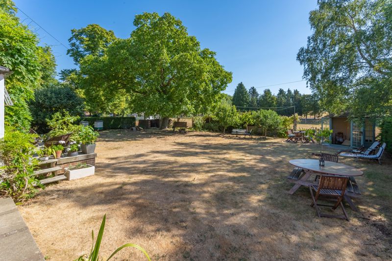 CULHAM, ABINGDON, OXFORDSHIRE

Beautiful and traditional family home steeped in history. Located on 1/4 acre plot, with 4 bedrooms, 3 reception rooms. Double garage, mature rear garden. Find out more: bit.ly/TM-ABI-SR

#OxfordshireRealEstate #Culham #TraditionalHome