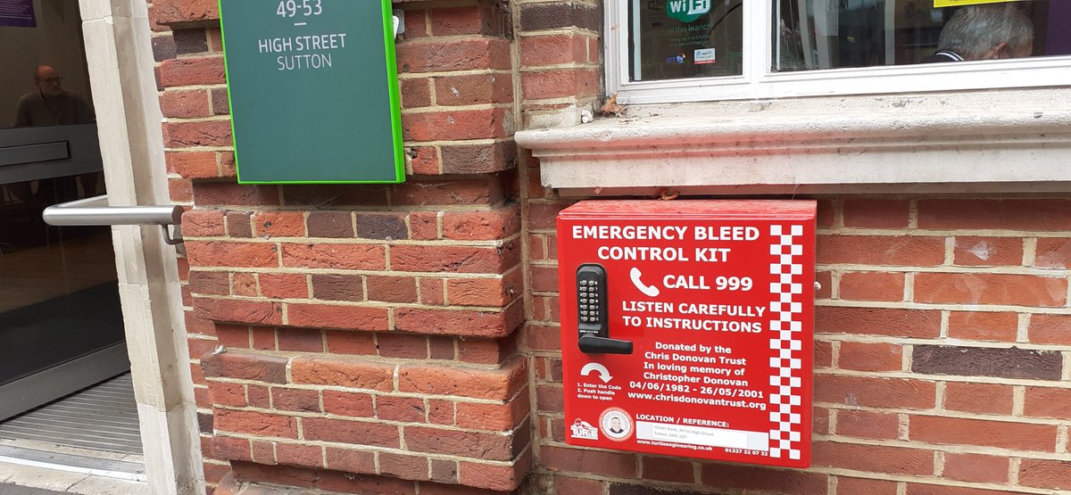 RyeHealth's tweet photo. Public access trauma kit spotted outside Lloyds Bank in Sutton High Street. https://t.co/JI2JFpfHwL