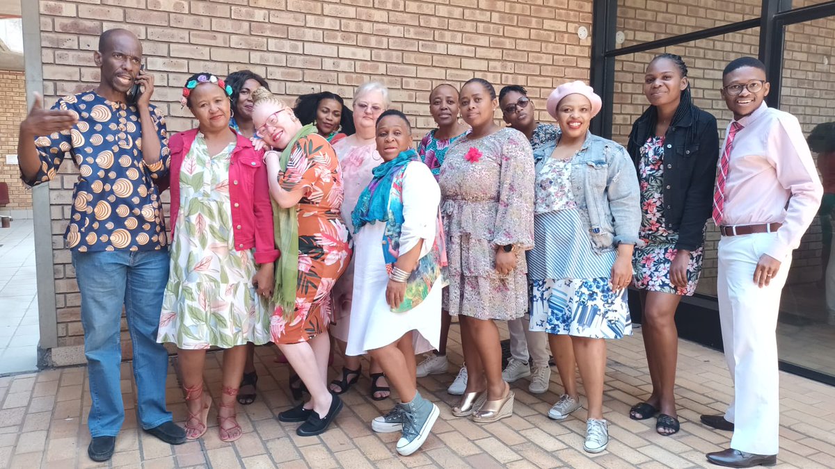 HealthTshwane's tweet photo. Tshwane District Health Services celebrates Floral Friday.
Today: The Fedsure staff dressed in floral prints to celebrate the arrival of the Spring Season while also honoring Cervical Cancer Month with a touch of pink.
#SpringDay2022 https://t.co/ztO742t5tx
