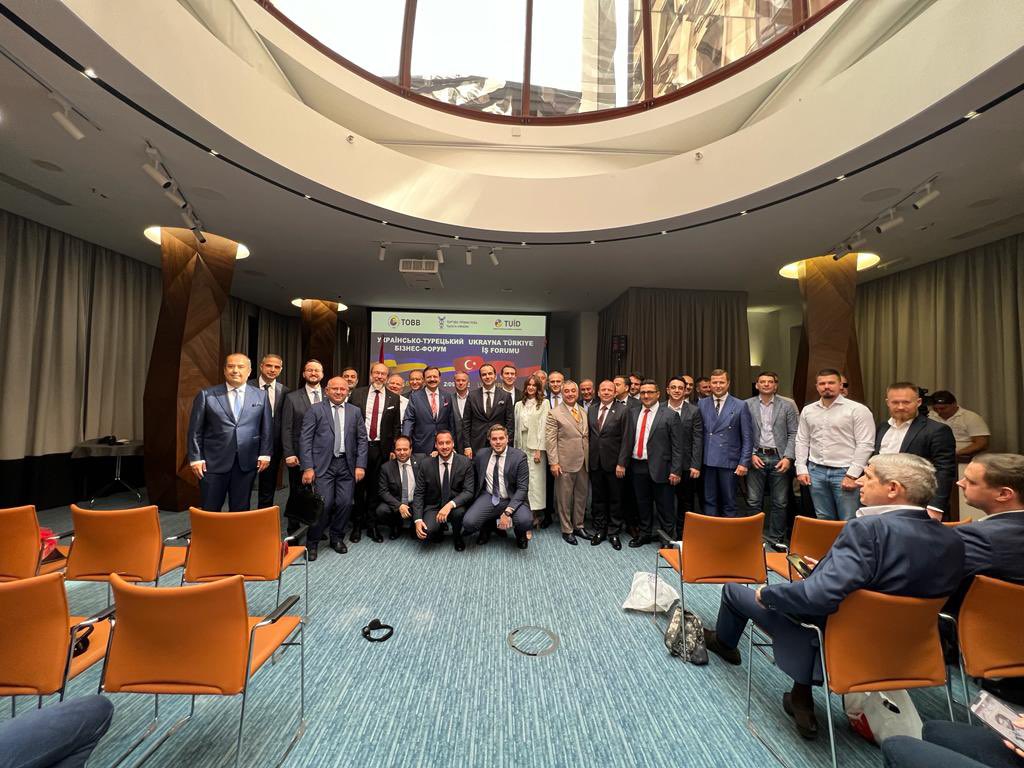 RHisarciklioglu's tweet photo. Ukrayna’da savaş dönemindeki ilk İş Forumu’nu Türk ve Ukraynalı iş insanlarının yoğun katılımıyla Lviv’de gerçekleştirdik. https://t.co/mCmg8meKYv