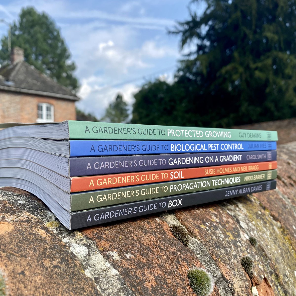 Introducing our new gardening series, A Gardener’s Guide To … 🌱👩🏼‍🌾🌳🐌🐛🌿

Shop now at crowood.com 📚

#crowood #thecrowoodpress #gardenersguide #gardeningbooks #howtogarden #protectedgrowing #pestcontrol #gradient #soil #propagation #box #topiary