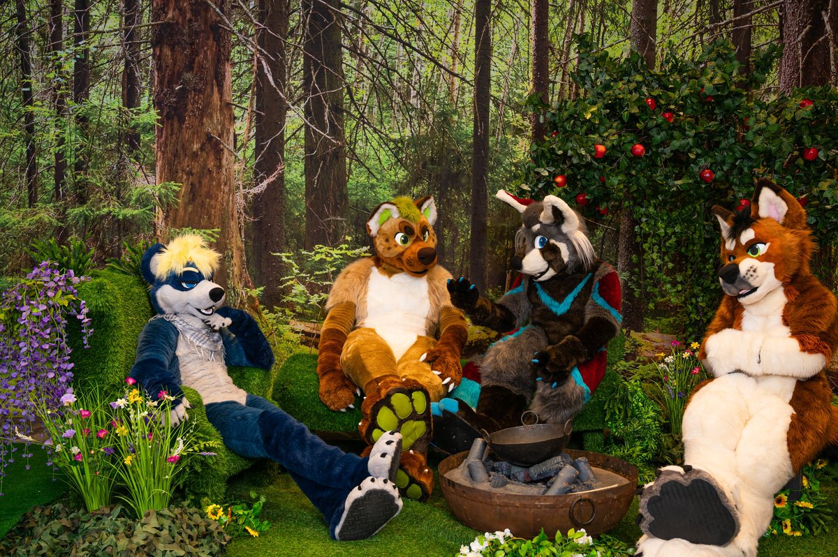 titanpandaroo's tweet photo. Just hanging out this #FursuitFriday with @Rikes0 @BlueWoozle & Spunky! #Cfz22 https://t.co/8brjWNsu84