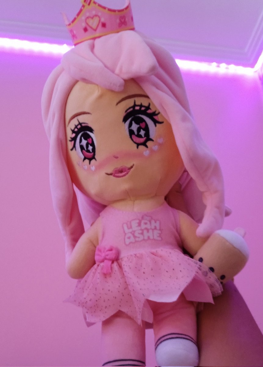 CallMehPinky2's tweet photo. HAPPY BIRTHDAY @LeahAshe ! You are so inspiring and awesome and i love you so much! 💕💕🎉🎉✨🥰 https://t.co/2rFpf6cvu7