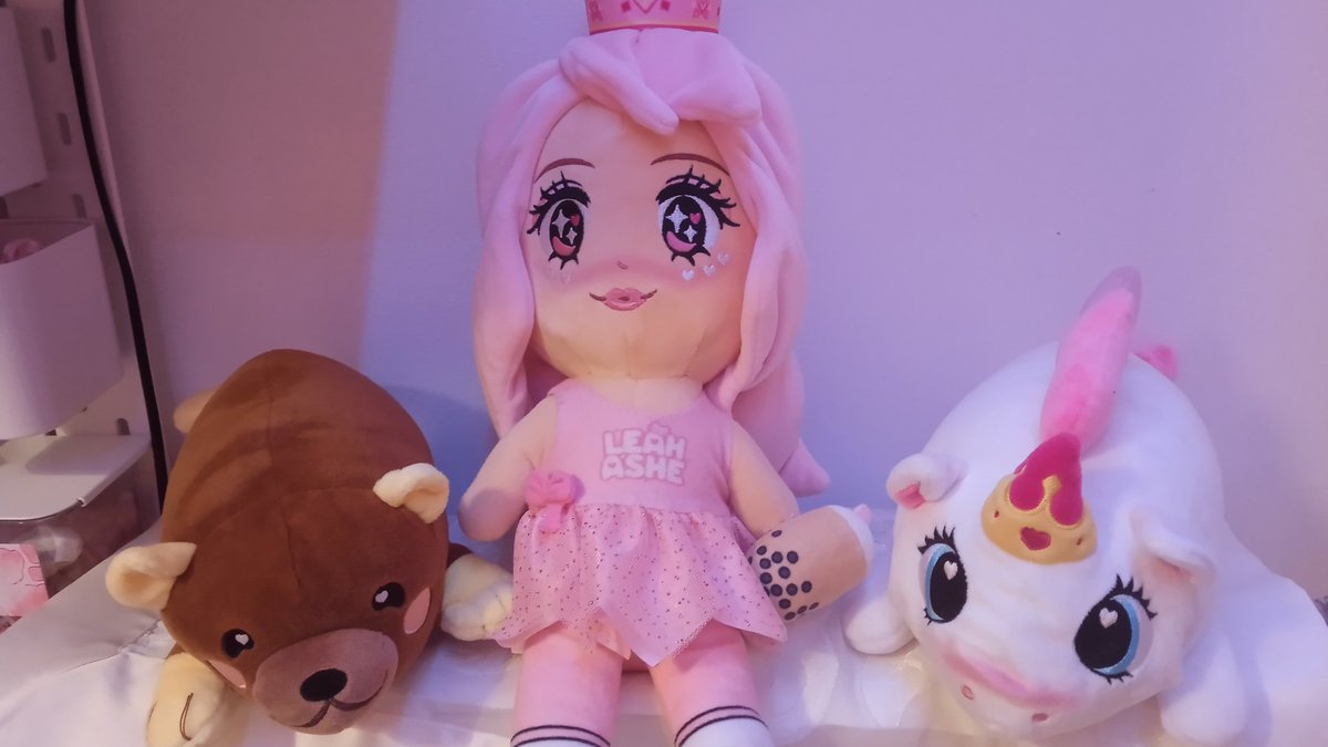 CallMehPinky2's tweet photo. HAPPY BIRTHDAY @LeahAshe ! You are so inspiring and awesome and i love you so much! 💕💕🎉🎉✨🥰 https://t.co/2rFpf6cvu7