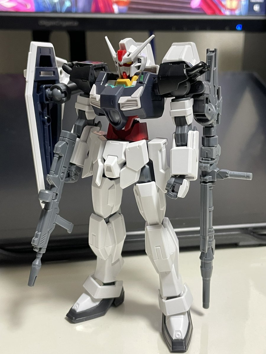 おケツと左腕が寂しいのでもう少し武装盛りたいですの。
バーニアはガンダムAGE1の肩を使用しているですの。 