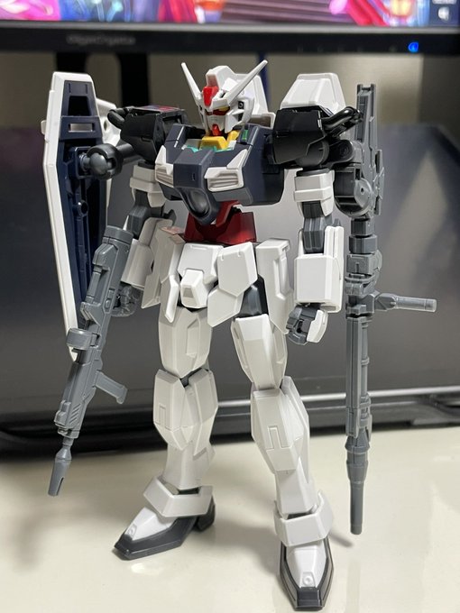 おケツと左腕が寂しいのでもう少し武装盛りたいですの。
バーニアはガンダムAGE1の肩を使用しているですの。 