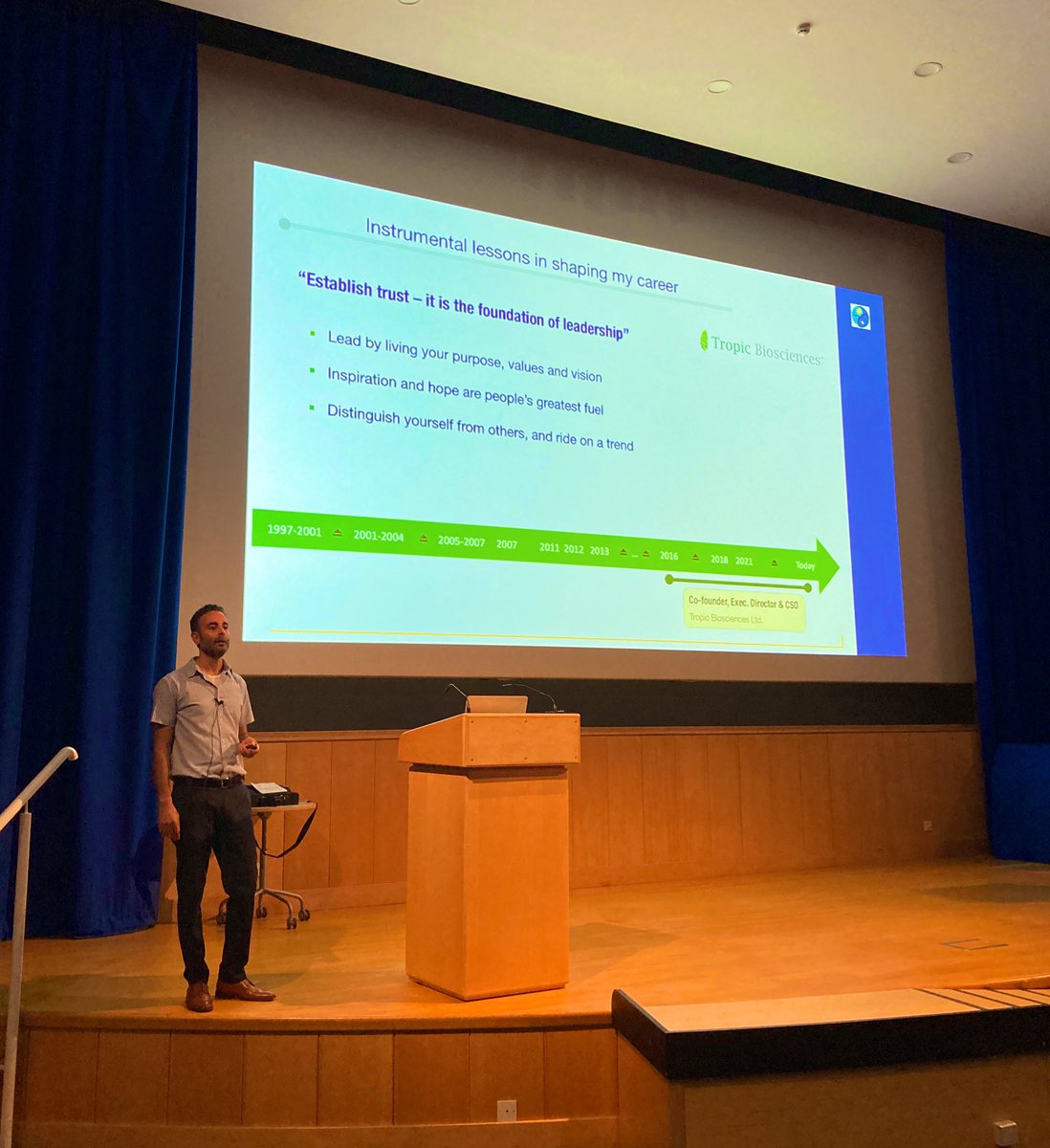 BeaMorenoGarcia's tweet photo. Such an inspiring talk by @eyal_maori  from Tropic Biosciences and @Cambridge_Uni at #PlastidPreview! On industry and academia and the membrane in between 😊 Thank you 💫 https://t.co/3JZVWlZChB