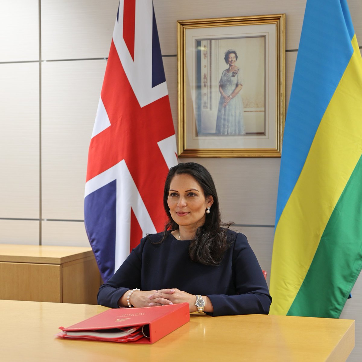 pritipatel's tweet photo. Always a pleasure to speak to my counterpart in Rwanda @VBiruta. On a call we discussed our countries' steadfast commitment to the Migration & Economic Development Partnership. 🇷🇼&🇬🇧 stand together in promoting a fairer, more effective global asylum system & we won't be deterred. https://t.co/K2b7oxRy2N