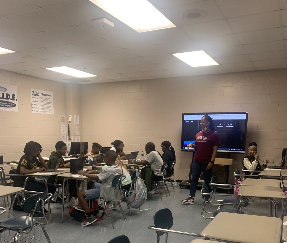 Jcrane90's tweet photo. Mrs. Sanders’ 6th grade class reviewing ratios with a gimkit game. Students are engaged and enjoying the review! @CCMSCougars @JEFCOED @Jefcoed6_12 @JessicaSilas17 https://t.co/bnpPHuN3t3