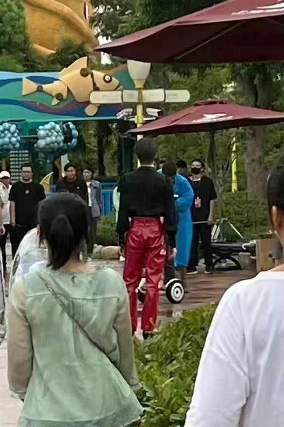 หุ่นดีมาก​ เอวฉวนเล็กมาก😍
Cr.不打烊的萌子-
#หลัวอีโจว