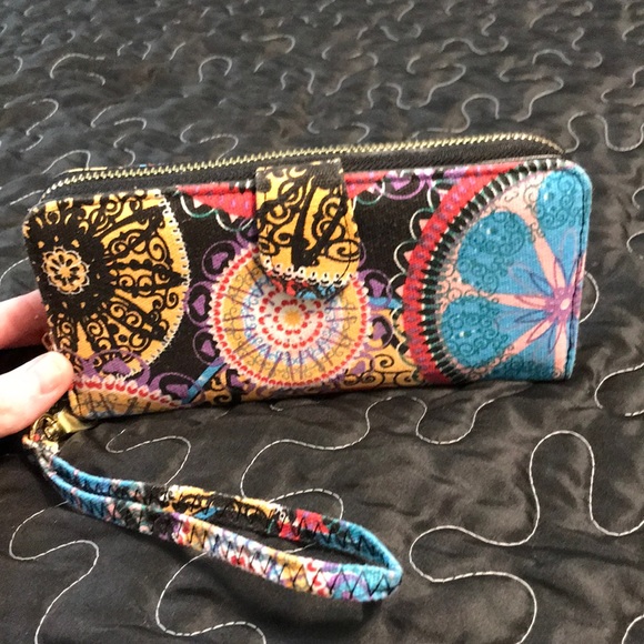 amanda_mucha's tweet photo. So good I had to share! Check out all the items I'm loving on @Poshmarkapp #poshmark #fashion #style #shopmycloset #rewash #rebeccaminkoff: https://t.co/5ZIHA0LDEQ https://t.co/nap2JobhGO