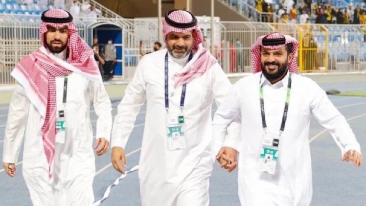 All_sports0's tweet photo. هل تؤيد هبوط نادي #الاتحاد الى دوري يلو بعد ما تمت المصادقة على التسجيلات اللاعب #حمدالله والمدير التنفيذي حامد البلوي 

1- نعم = اعجاب
2- لا = رتويت

 #هبوط_الاتحاد_الى_دوري_يلو

 #فيفا_يعاقب_فريق_عاصمي https://t.co/wORhBCSYHA
