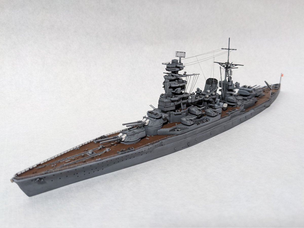 hibari___5's tweet photo. 日本帝国海軍
長門型戦艦一番艦 『長門-改』

アオシマの1/700をベースに、3Dプリンタによる自作パーツを追加。対空戦闘能力の向上を図った姿を想像して製作しました。

［主兵装］
41cm連装砲   4基
長10cm連装高角砲   8基
25mm三連装機銃   21基
25mm連装機銃   16基

 #架空艦 
 #IF改装 https://t.co/yiIq2P2ZW7