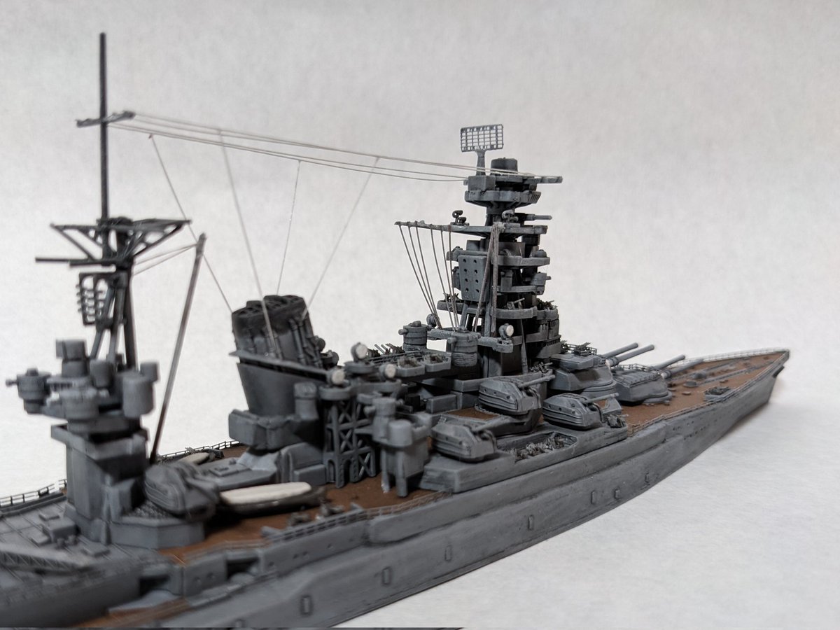 hibari___5's tweet photo. 日本帝国海軍
長門型戦艦一番艦 『長門-改』

アオシマの1/700をベースに、3Dプリンタによる自作パーツを追加。対空戦闘能力の向上を図った姿を想像して製作しました。

［主兵装］
41cm連装砲   4基
長10cm連装高角砲   8基
25mm三連装機銃   21基
25mm連装機銃   16基

 #架空艦 
 #IF改装 https://t.co/yiIq2P2ZW7