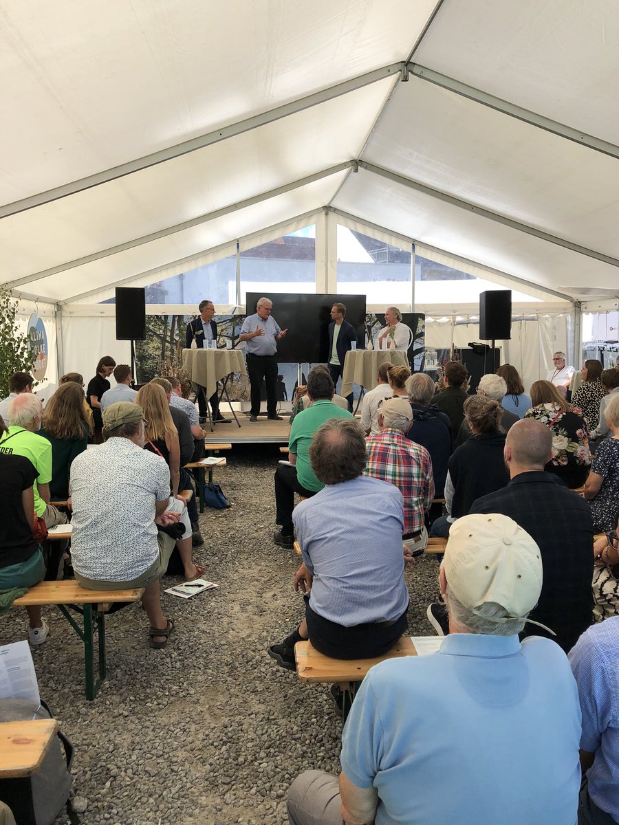 GreenPowerDK's tweet photo. God debat på @klimafolkm! Talte om uafhængighed af russisk gas, forsyningssikkerhed og kraftværkernes rolle. Forslagene lød bla. på:
🔌Bæredygtig biomasse sikrer forsyningssikkerheden

🌬️Vi kan ikke lave PtX uden biogen CO2

💡Kraftværker bliver energiparker og samler teknologier https://t.co/catDdd11cM