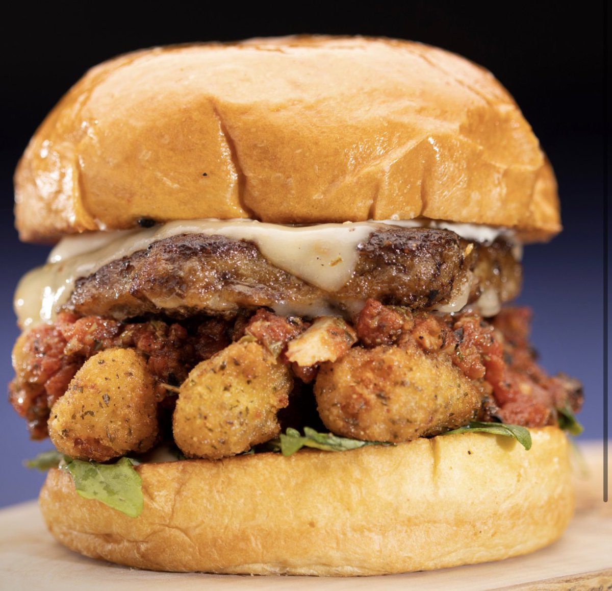 darrenrovell's tweet photo. New at @dallascowboys games: The Fried Mozzarella Burger — Fried mozzarella sticks, marinara, burger and pepper jack cheese. https://t.co/MC6lll5S7V