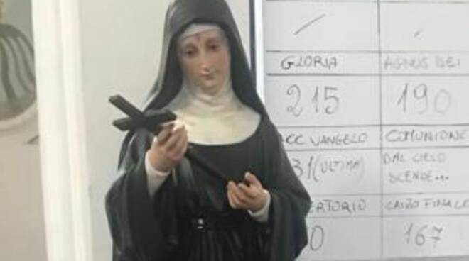 Catanzaroinforma.it  Una nuova statua di Santa Rita collocata all’interno della chiesa di Andali ow.ly/nxSP103Y9Qh