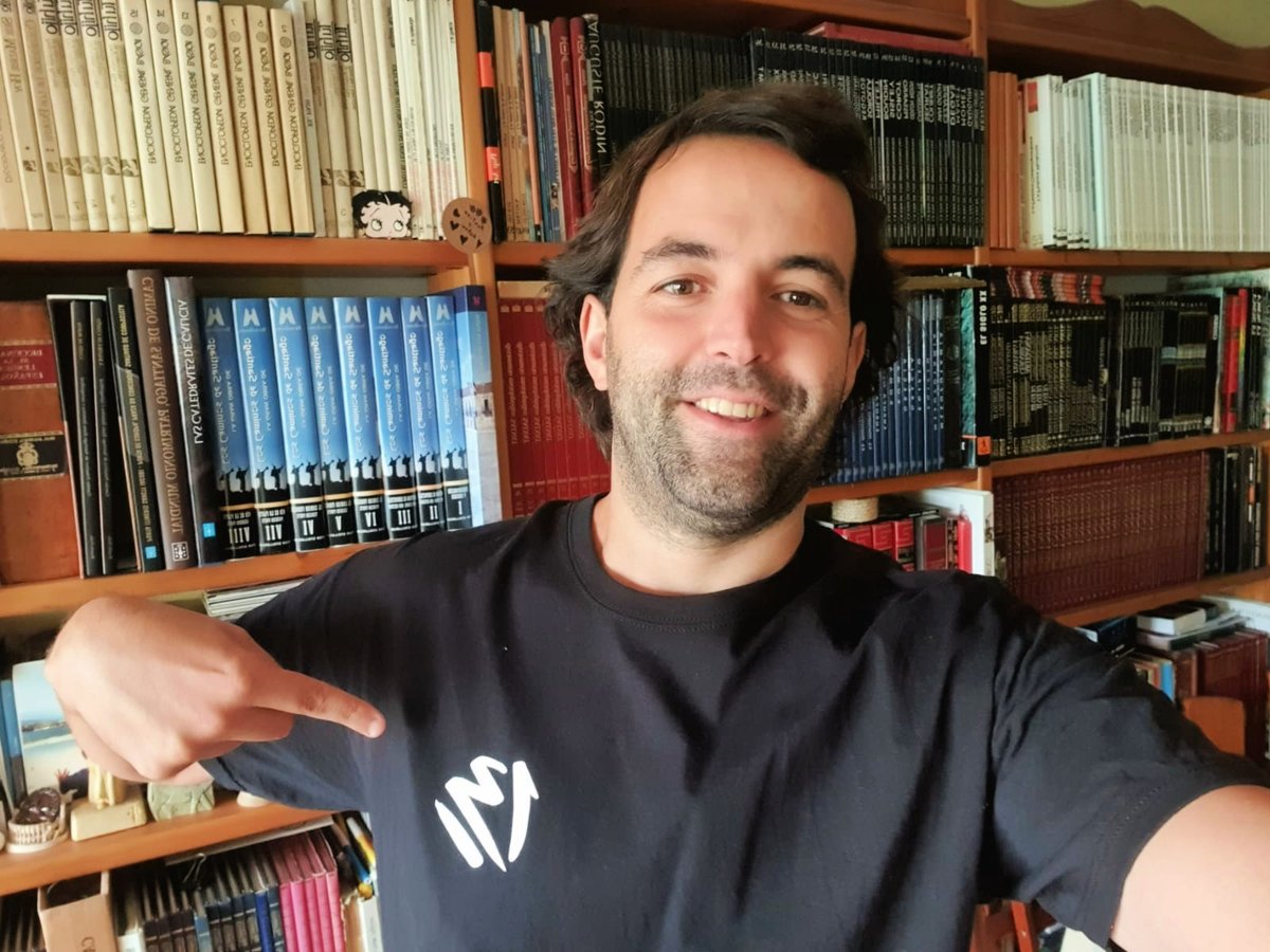 guido_guia's tweet photo. Hoxe póñome esta camiseta que me regalara o amigo Rubén Paz @Trecetrazos 🎨🌟 para apoiar ao noso artista lucense nas votacións polo mellor mural do mundo do mes de agosto na plataforma #StreetArtCities ❤️ Apoiádeo votando neste enlace! ➡️ https://t.co/XOJnJKwm5e https://t.co/zUlLJBJCxW