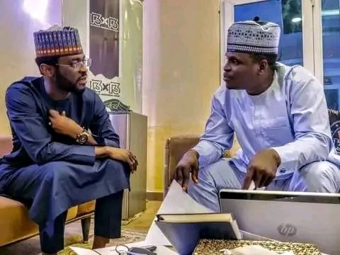 HonSabon's tweet photo. Rara ya kaiwa Gwamnan gobe ziyarar girmamawa office dinsa https://t.co/Kj8Ucg5eOD