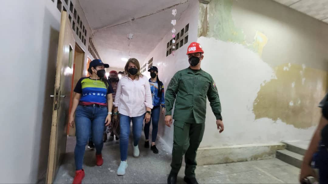 _LaAvanzadora's tweet photo. En perfecta unión cívico-militar, las #Bricomiles continúan avanzando en el fortalecimiento y restauración de la EBN Dr. Gustavo Risquez del estado Zulia.

@NicolasMaduro 
@MPPEDUCACION https://t.co/3ysAp76duK