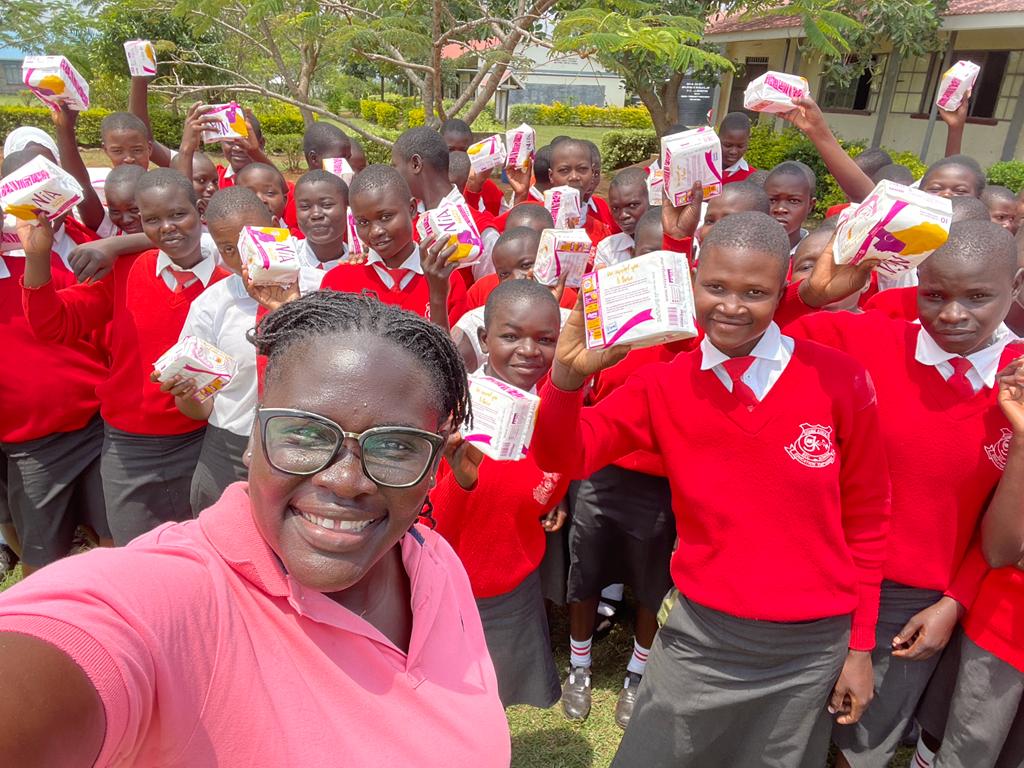 SpurafrikaK's tweet photo. New month greetings from Kisumu!
.
. 
#newmonth 
#girlsmentorship
#endingperiodpoverty https://t.co/6Dn0b142Uk