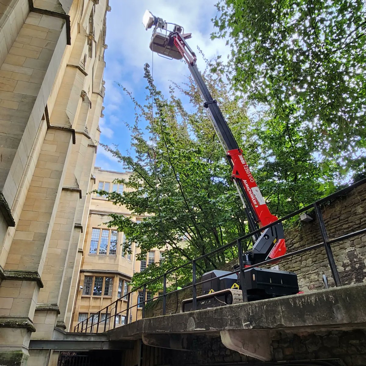 DragonAccess's tweet photo. Our Almac Jibbi 1250 out on location in #Bristol assisting with lighting #cherrypickerhire https://t.co/XQov636slH
