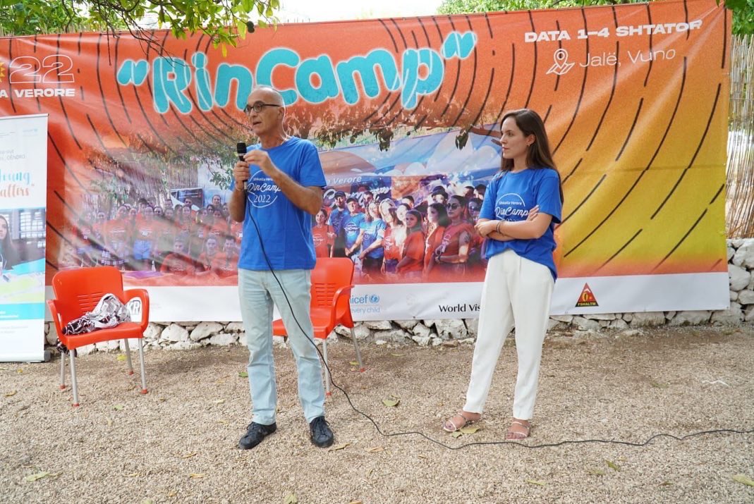 e_rinise's tweet photo. 👉Dita 1️⃣ e shkollës verore #RinCamp2☀️22, organizuar nga #AKR nisi me sesionet trajnuese por edhe argëtuese për të rinjtë pjesëmarrës. 

➡️Ditë të mbushura plot me diell☀️, energji rinore⚡️, tema sociale, muzike🎶 e sport🏐, na presin! 🤗
@albania_unicef @NYC_Albania https://t.co/tNemoo5gIZ