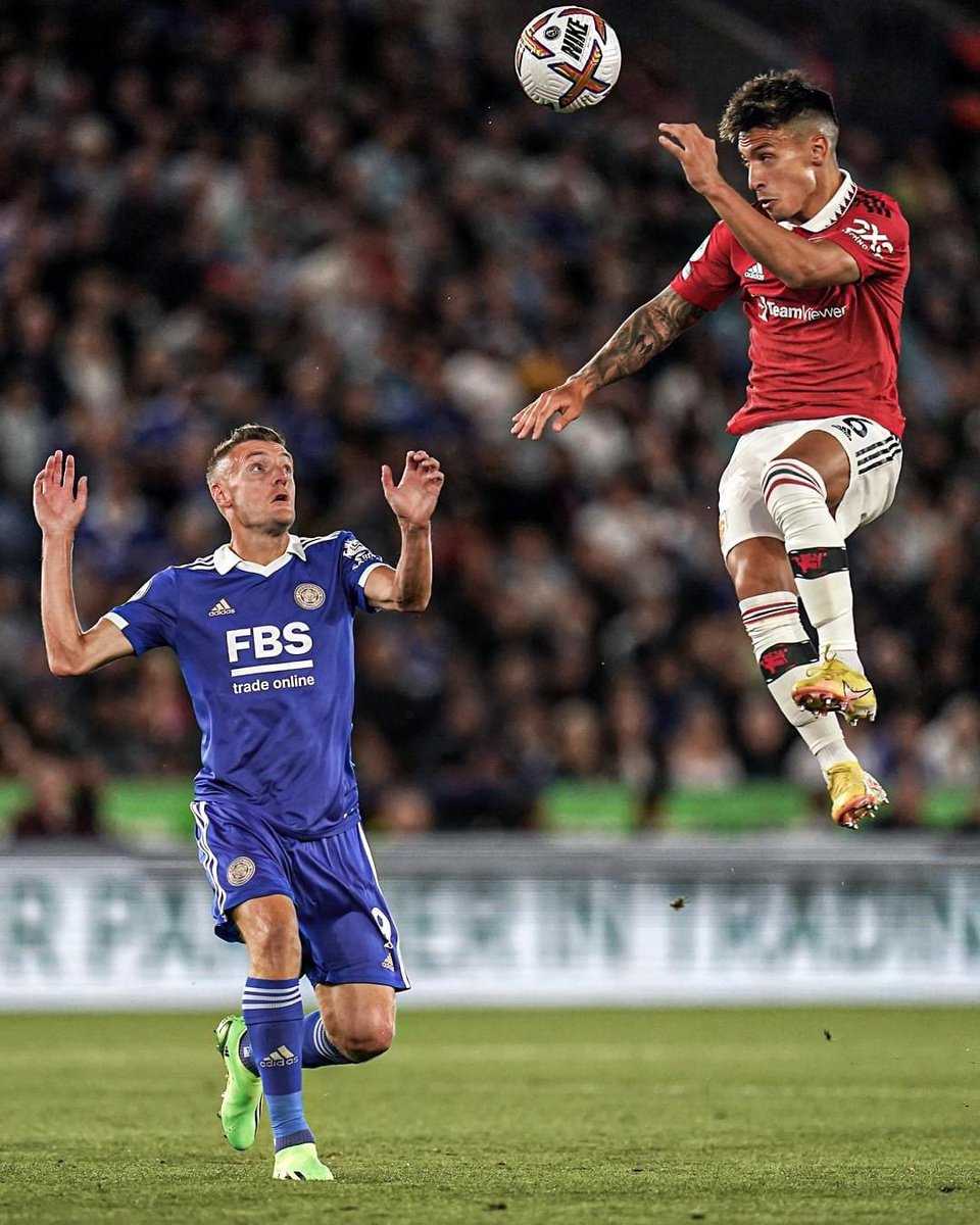 utdfocusid's tweet photo. 🎙| Jamie Vardy tentang Lisandro Martinez: “Dia benar-benar adalah tukang bully.” 😂 https://t.co/NWPV9c6gXy