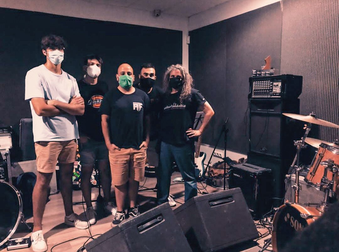 edenaband's tweet photo. Han pasado más de dos años de estas fotos, de la producción de nuestro primer EP. Han pasado muchas cosas desde entonces, pero ya es hora de soltar el trabajo realizado desde hace tanto tiempo. Apuntad fecha, 23 de septiembre.

#edena #music #septiembre #album #newalbum #NewMusic https://t.co/40rxUfpRQV